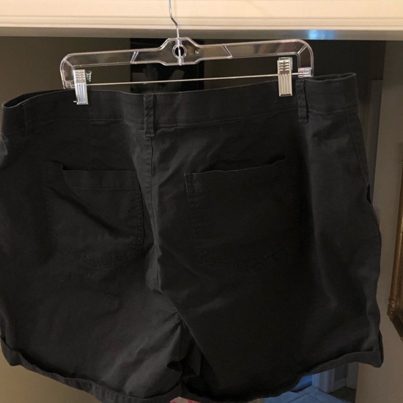 Lane Bryant Sz 18 Cotton Stretch Black Shorts - Picture 2 of 3
